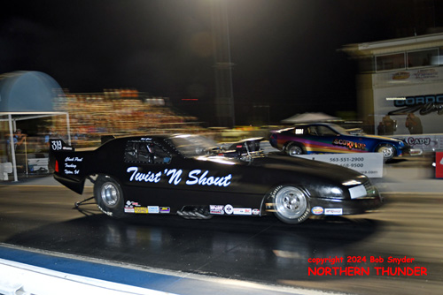 Neil Girot - 'Twist 'N Shout' (near lane) 
vs Justin Herbsdt - 'Scorpion' (far lane)